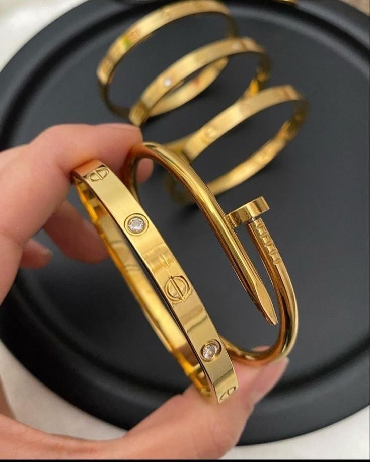 Bracelet.