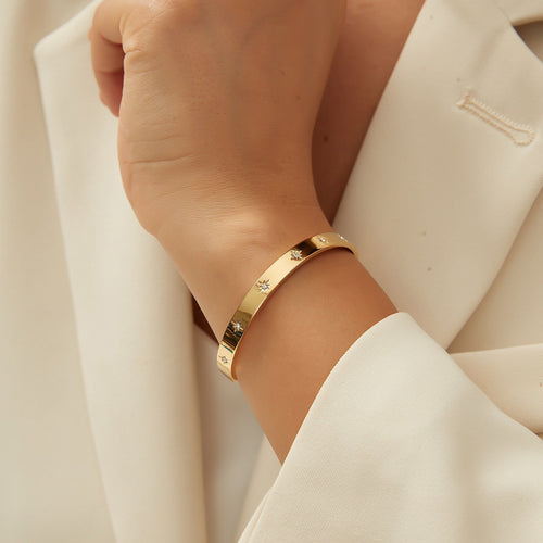 Elegant Bracelet with Crystal Accents