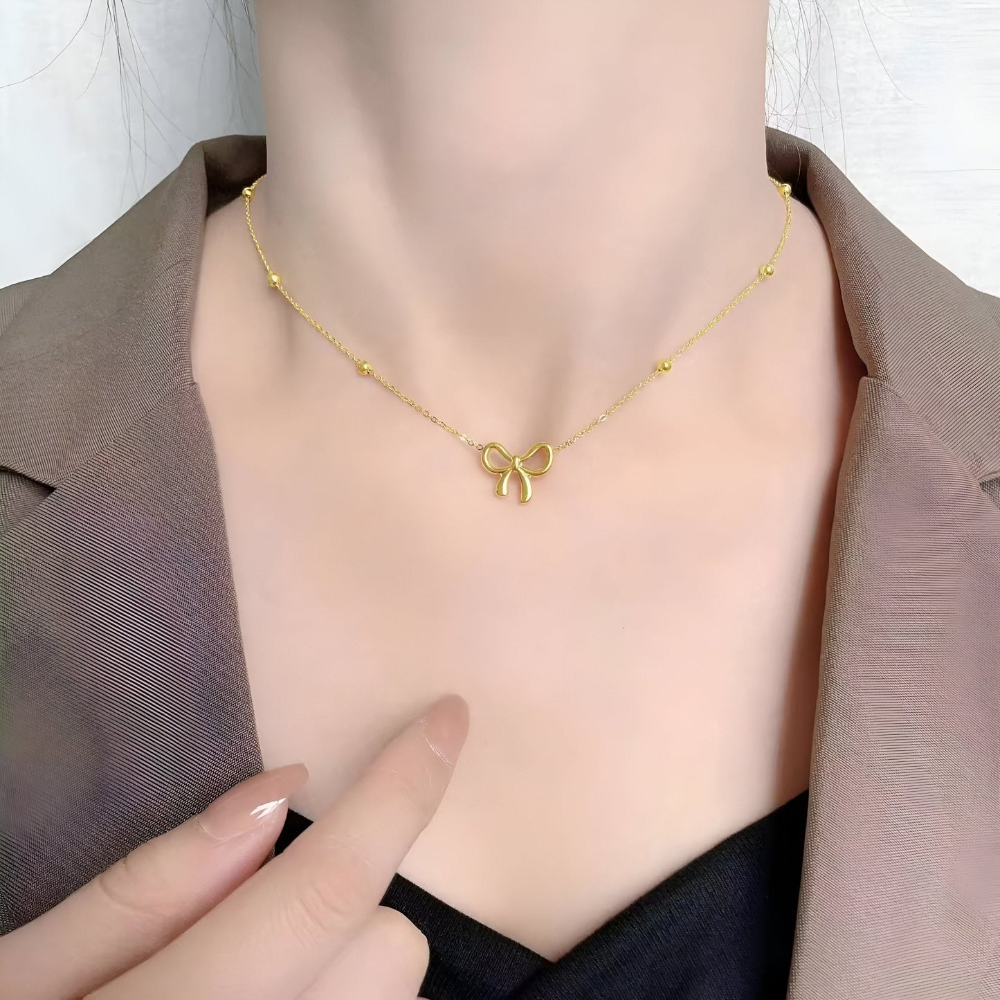 Elegant Gold Bowknot Beaded Necklace