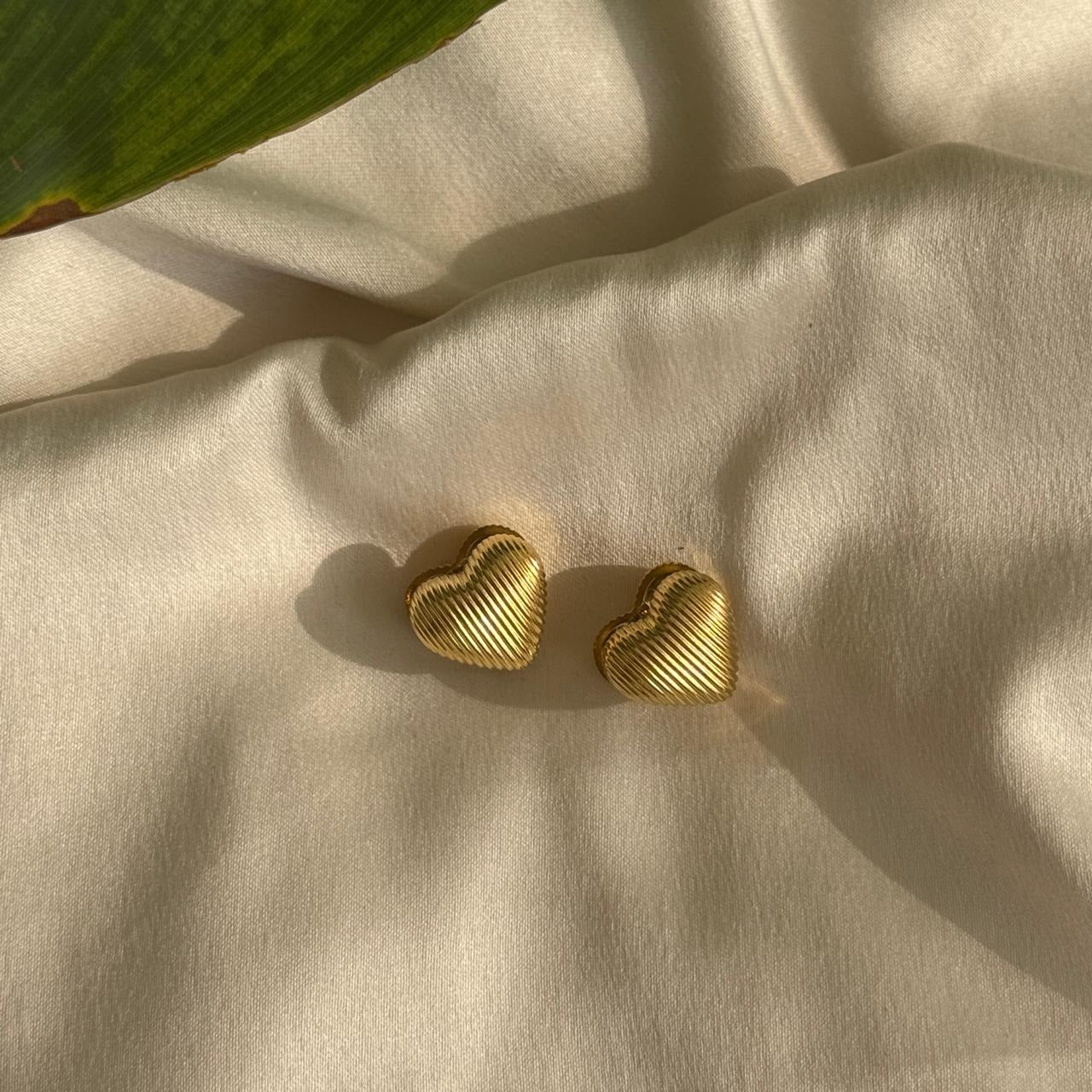Ribbed Heart Earrings