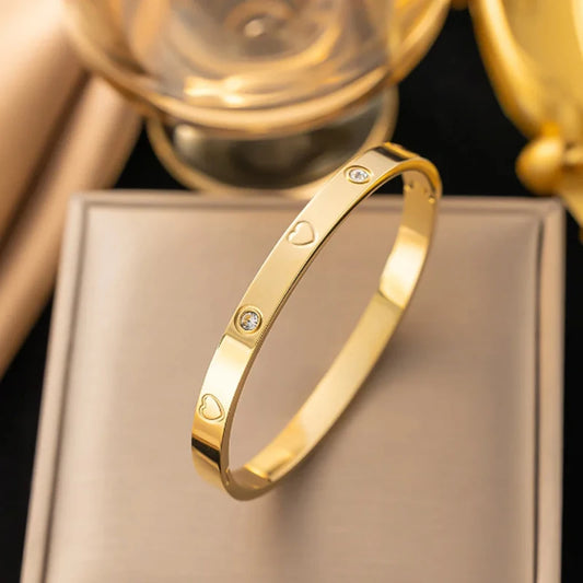 Romantic Bracelet with Heart Detailing