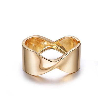 Eterna Twist Gold Bracelet