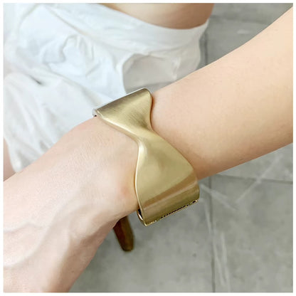 Eterna Twist Gold Bracelet