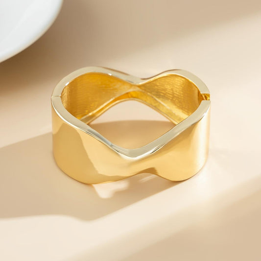 Eterna Twist Gold Bracelet