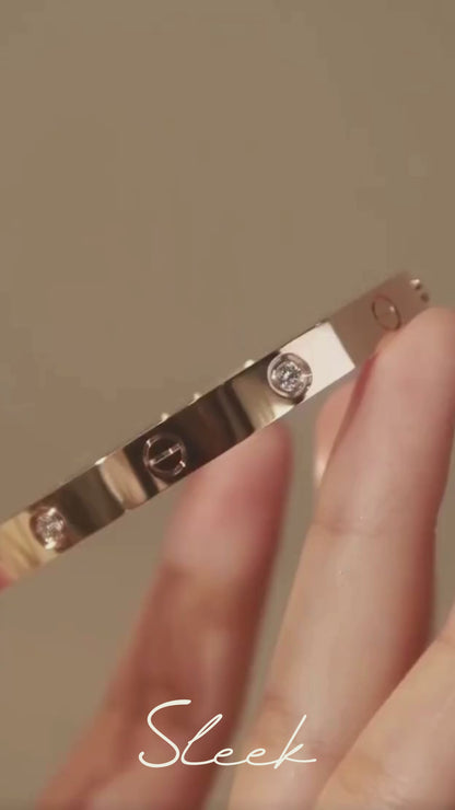 Bracelet.